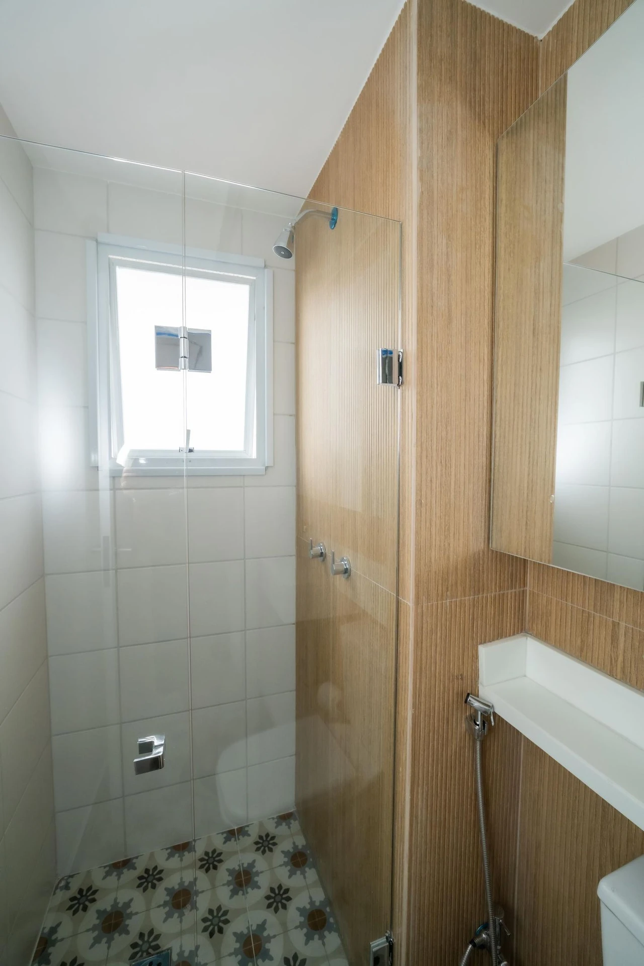 2-bedroom apartment in a building with a gym — photo 4