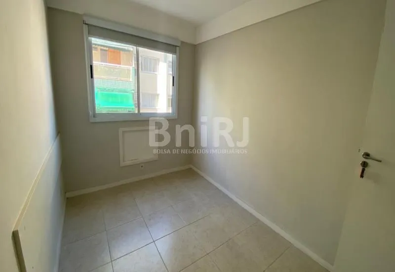 Unfurnished 2-bedroom apartment with a closed kitchen — photo 3