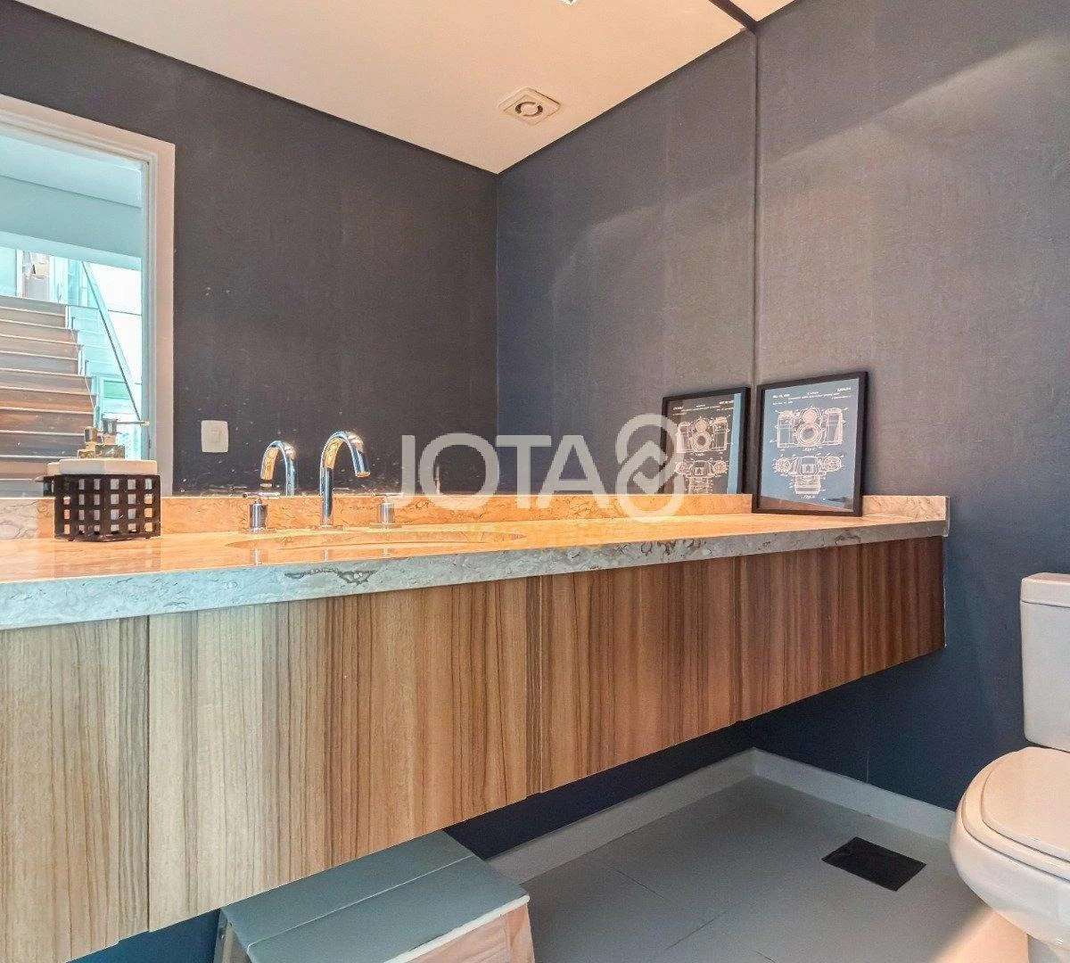 Furnished 4-bedroom apartment with open-plan kitchen — photo 18