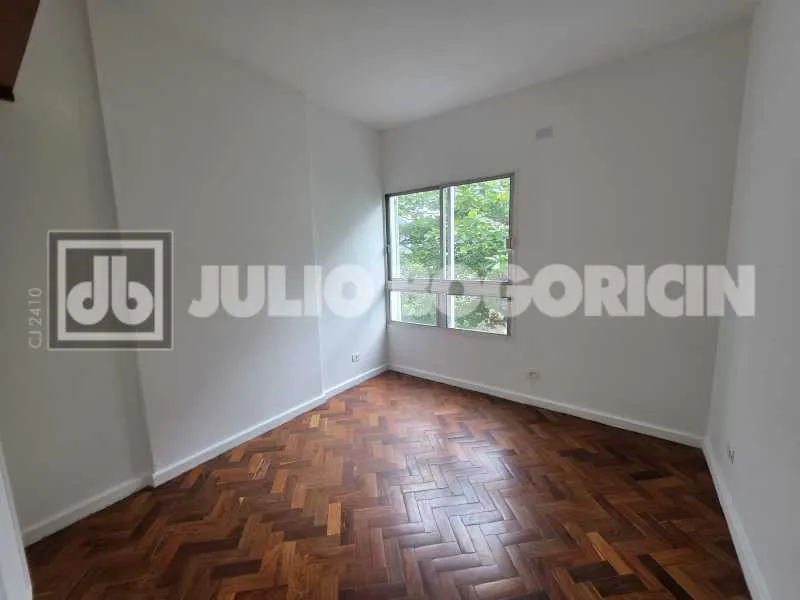 Apartment, 91 m², with wood or laminate floors — photo 3