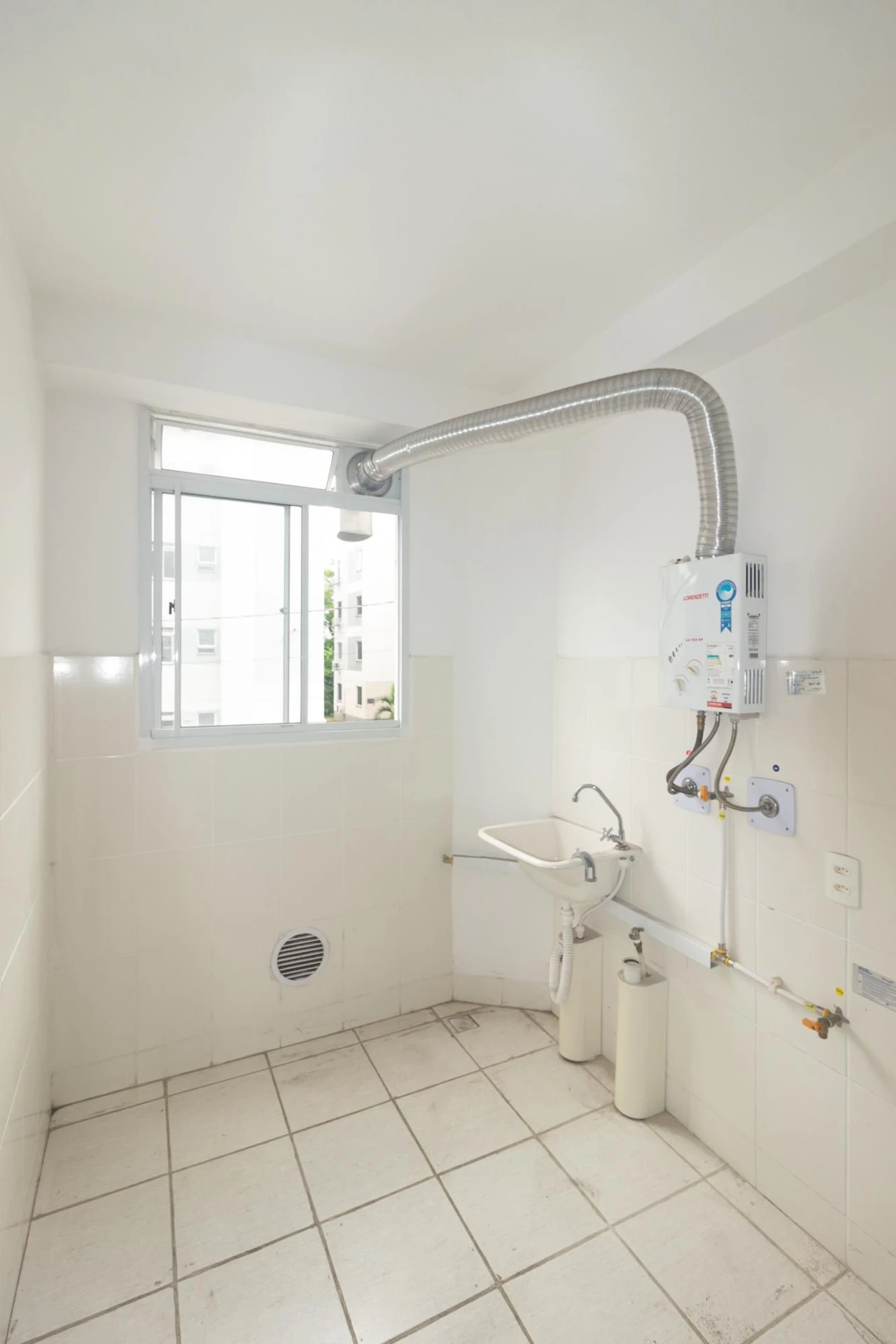 2-bedroom apartment in a building with a pool — photo 41