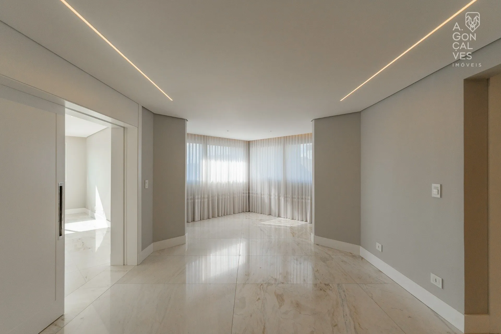 479 m² apartment with 4 bedrooms and 4 parking spaces — photo 17