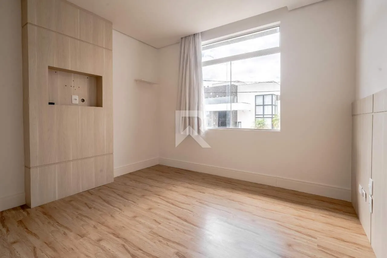 Furnished house with 4 en-suite rooms and 709 m² — photo 26