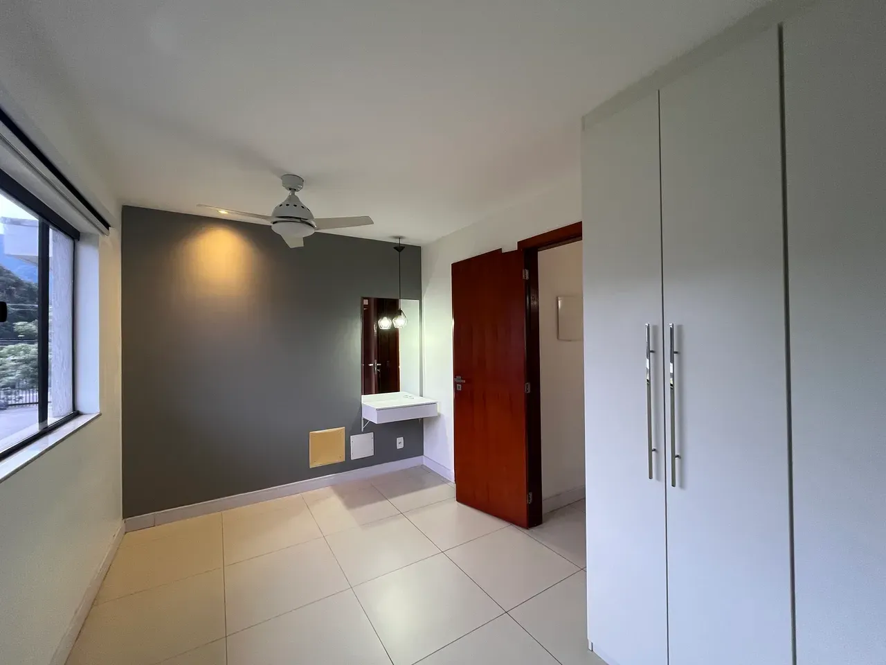 180 m² house with a walk-in closet and a mountain view — photo 20
