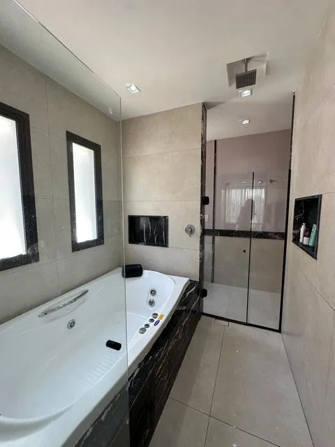 Condo house with 4 bedrooms and 5 bathrooms — photo 11