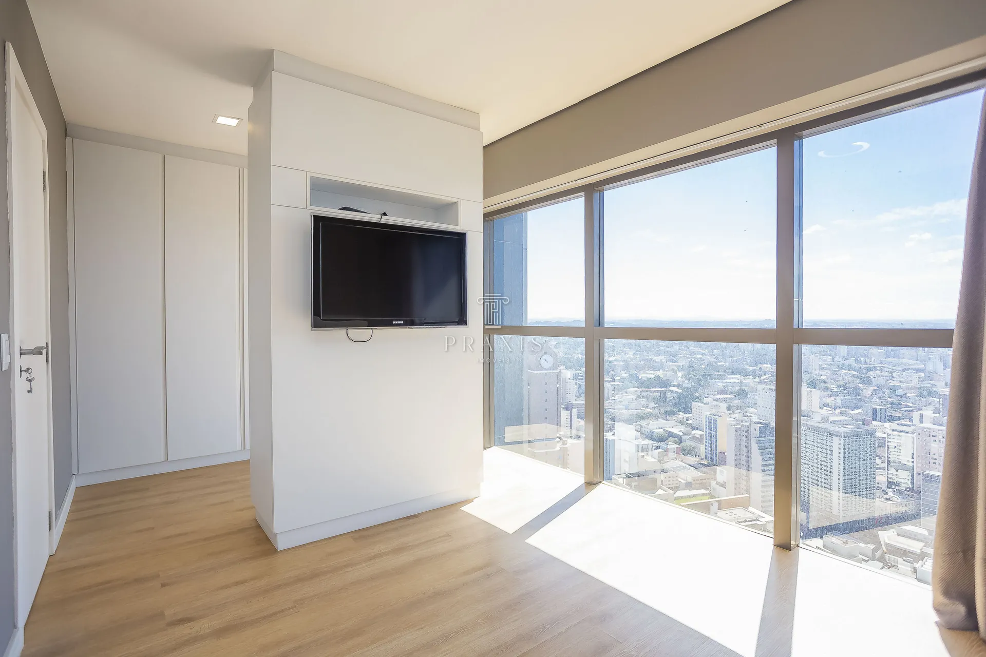2-bedroom apartment with a home office — photo 37