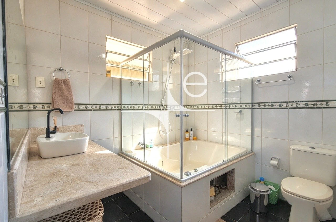 3-bedroom house with a grill on the balcony in Florianópolis — photo 8