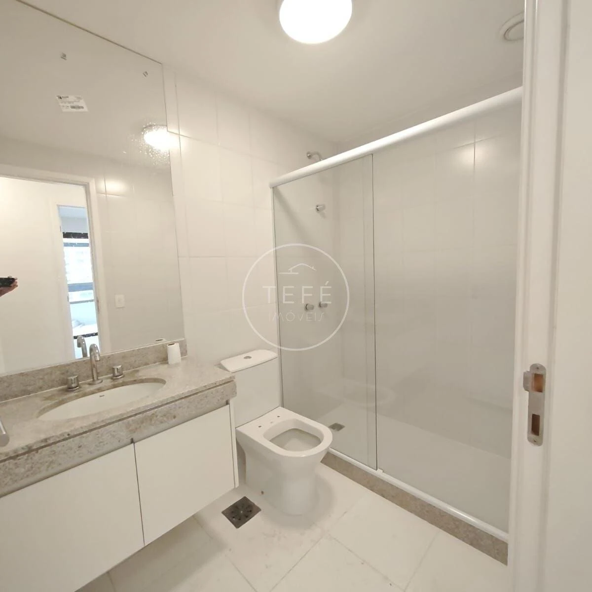 Glass-enclosed balcony in a 4-bedroom apartment, 123 m² — photo 19
