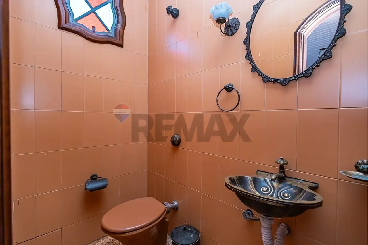 House with 3 bedrooms, 1 en-suite and private garden 309 m² — photo 29