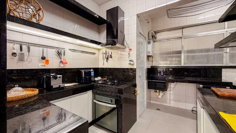 Bathtub in a 2-bedroom apartment, 69 m² — photo 25