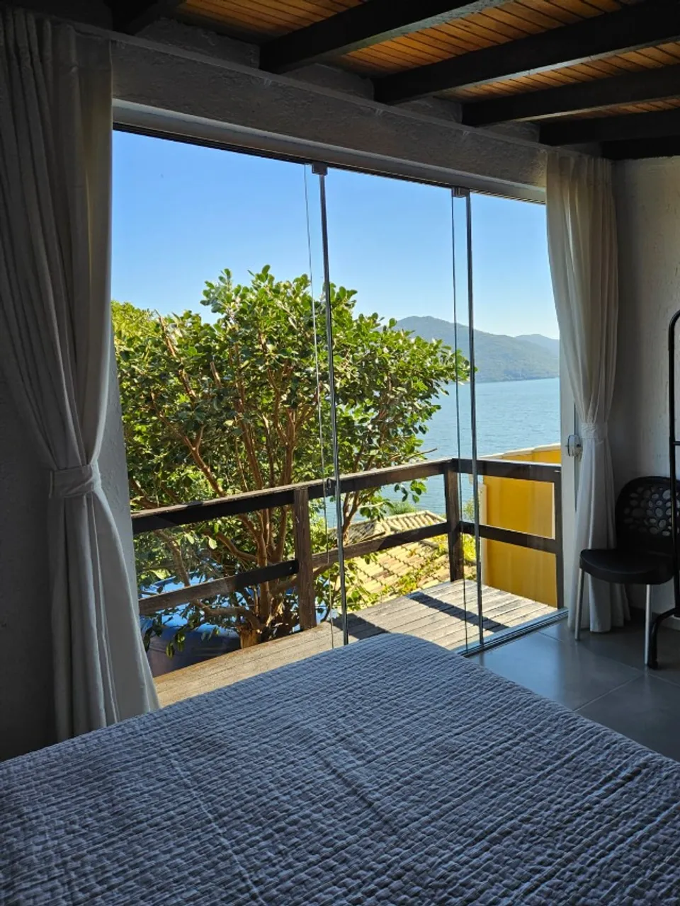 One-bedroom house with a water view — photo 15