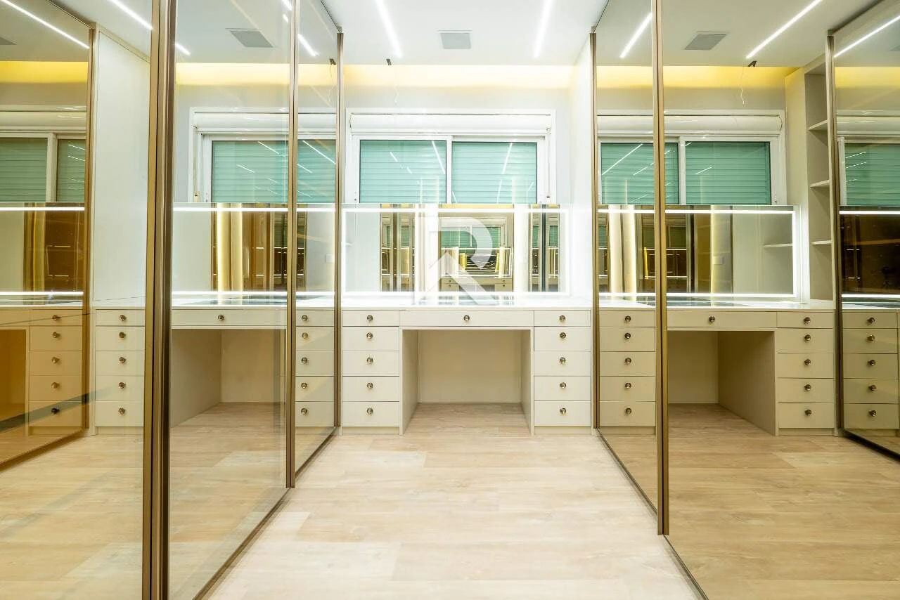 3-bedroom apartment in a building with a sauna — photo 25
