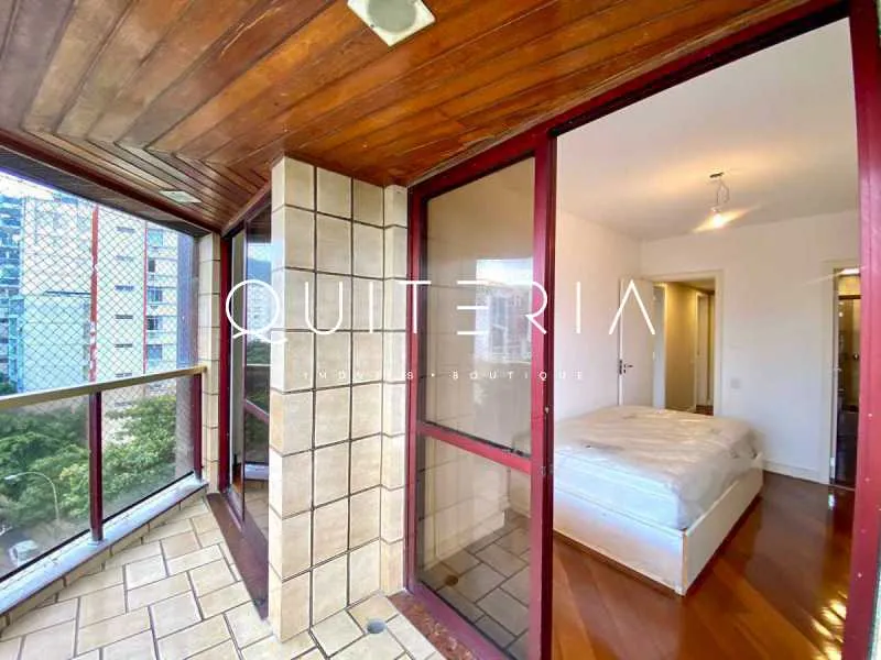 3-bedroom apartment with a glassed-in balcony — photo 16