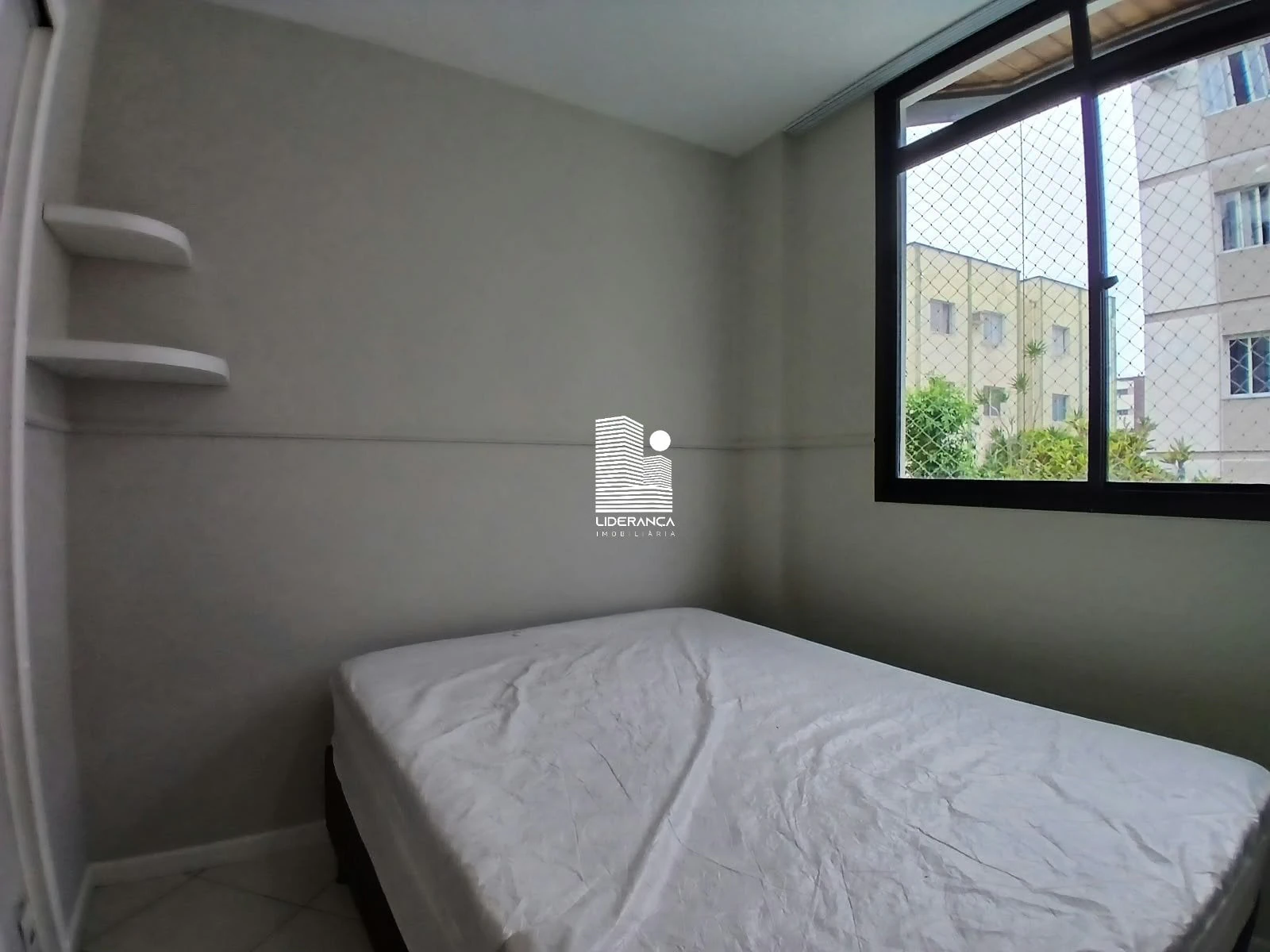 Apartamento com piso de madeira ou laminado, Centro — photo 10