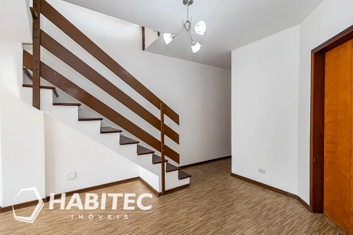 Wood or laminate floors in a 3-bedroom apartment, 102 m² — photo 9
