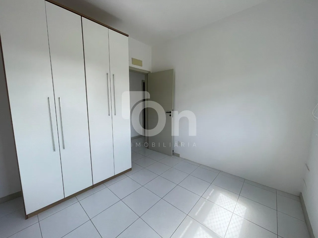 3-bedroom apartment with a washing machine — photo 18
