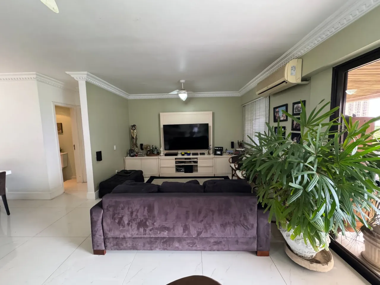 Furnished 4-bedroom apartment with glass balcony — photo 12