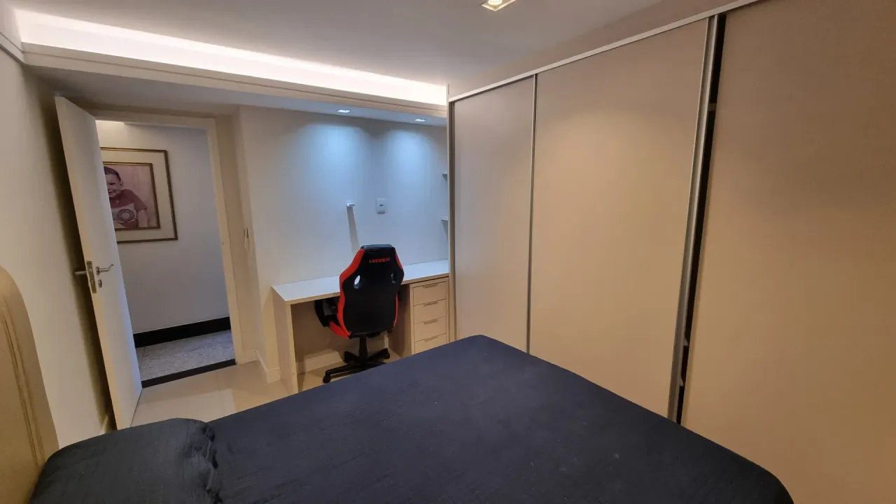 Duplex penthouse apartment with enclosed balcony and 3 bedrooms — photo 15