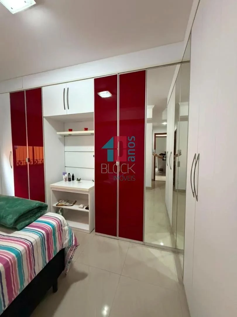 House with shared outdoor pool, 2 bedrooms and 400 m² — photo 4