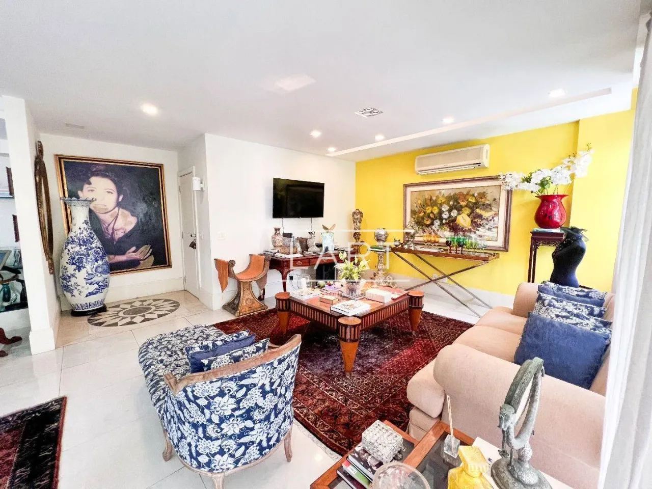 3-bedroom apartment with balcony and open-plan kitchen — photo 8