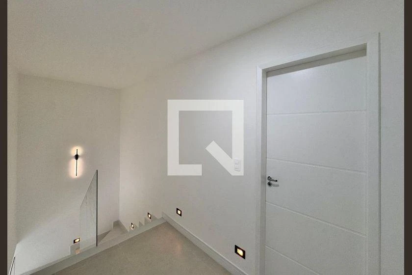 Rental house with 4 bedrooms and 222 m², balcony — photo 17
