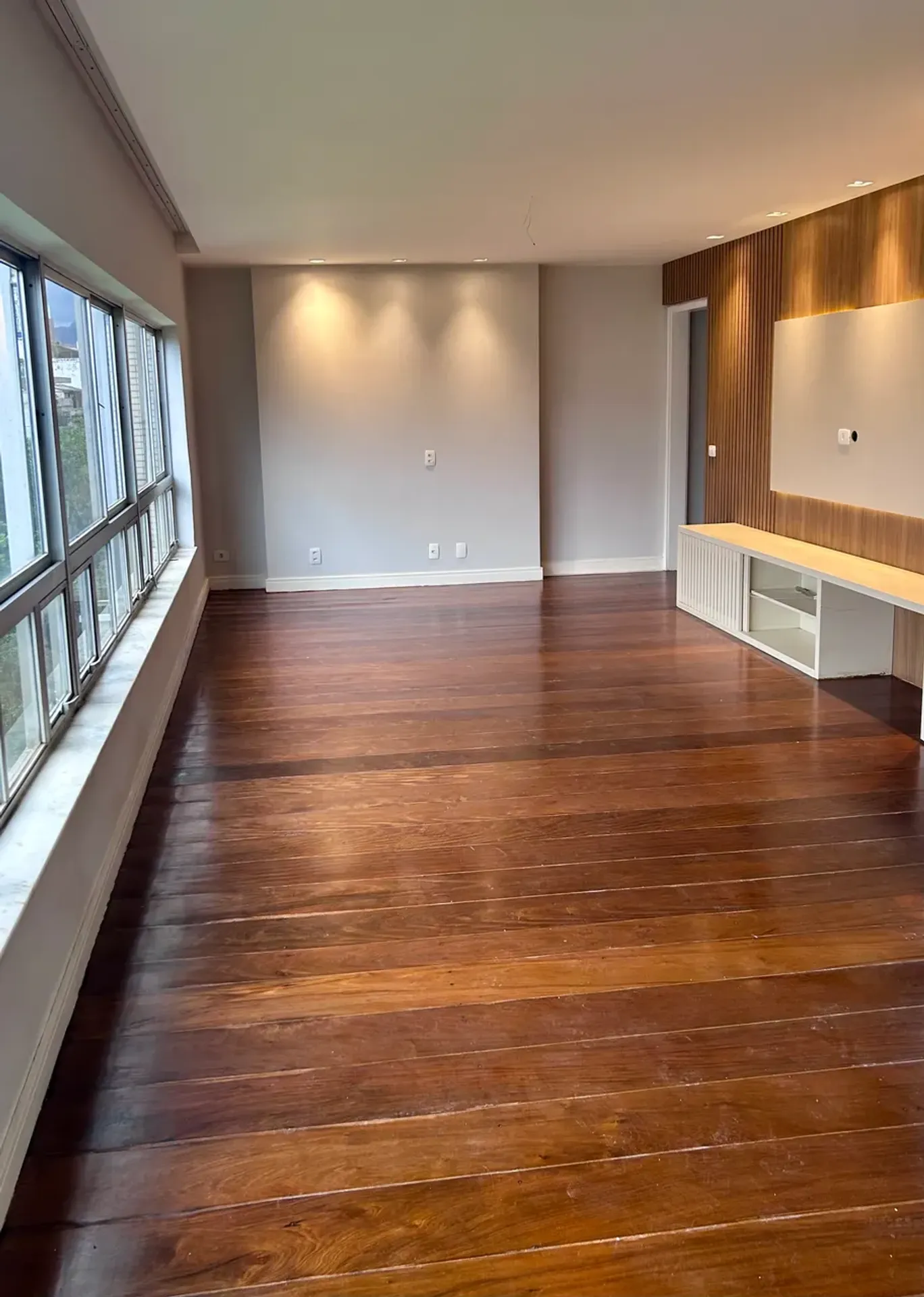 220 m² duplex apartment with 3 bedrooms and parking