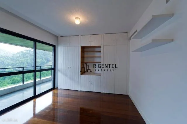 Apartment with 4 bedrooms and a balcony — photo 5