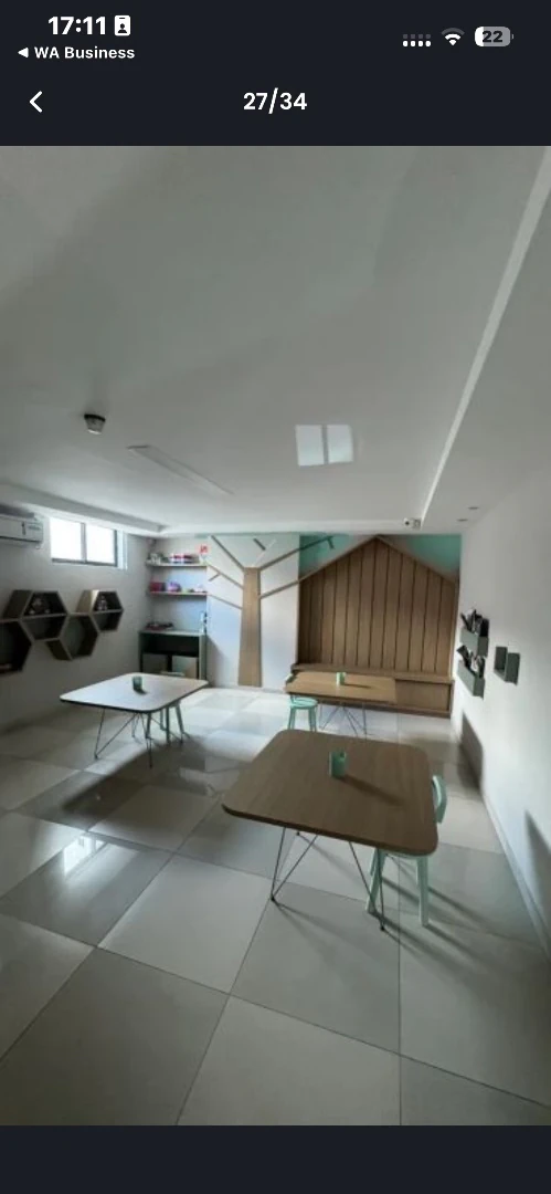 Квартира 70 м² із заскленим балконом та робочим місцем — photo 22