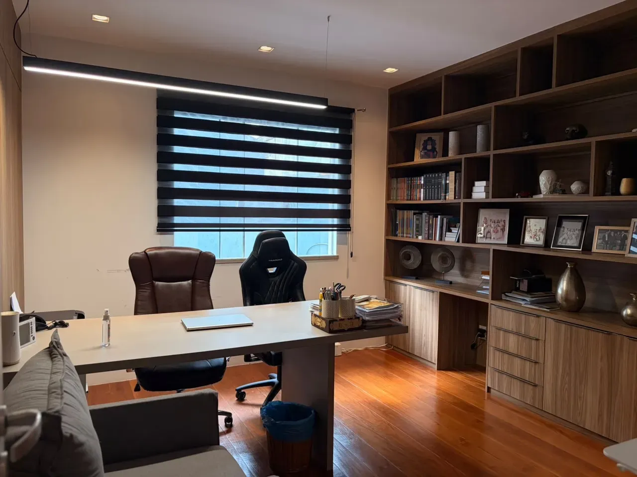 373 m² house with a home office and a grill on the balcony — photo 41