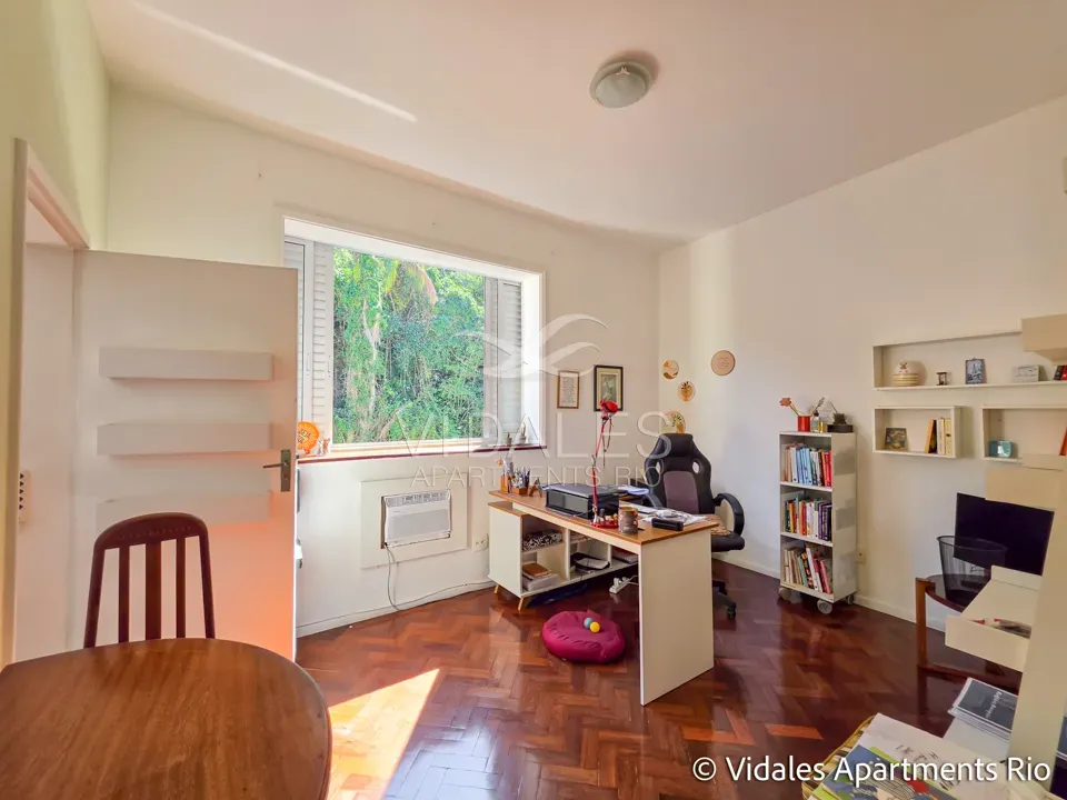 Furnished 715 m² apartment with 4 en-suite bedrooms — photo 33