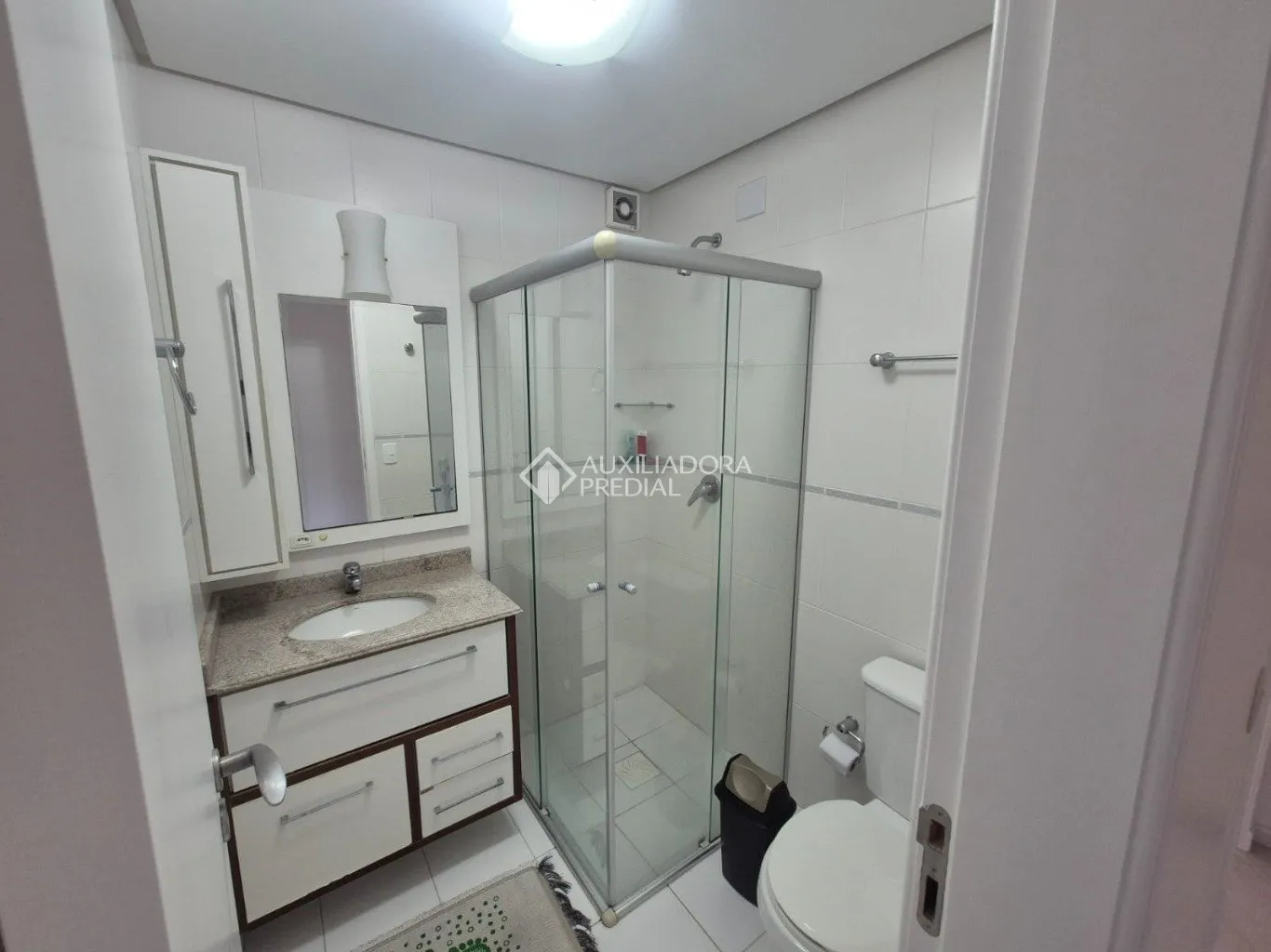 Furnished apartment with 3 bedrooms and 137 m² — photo 34