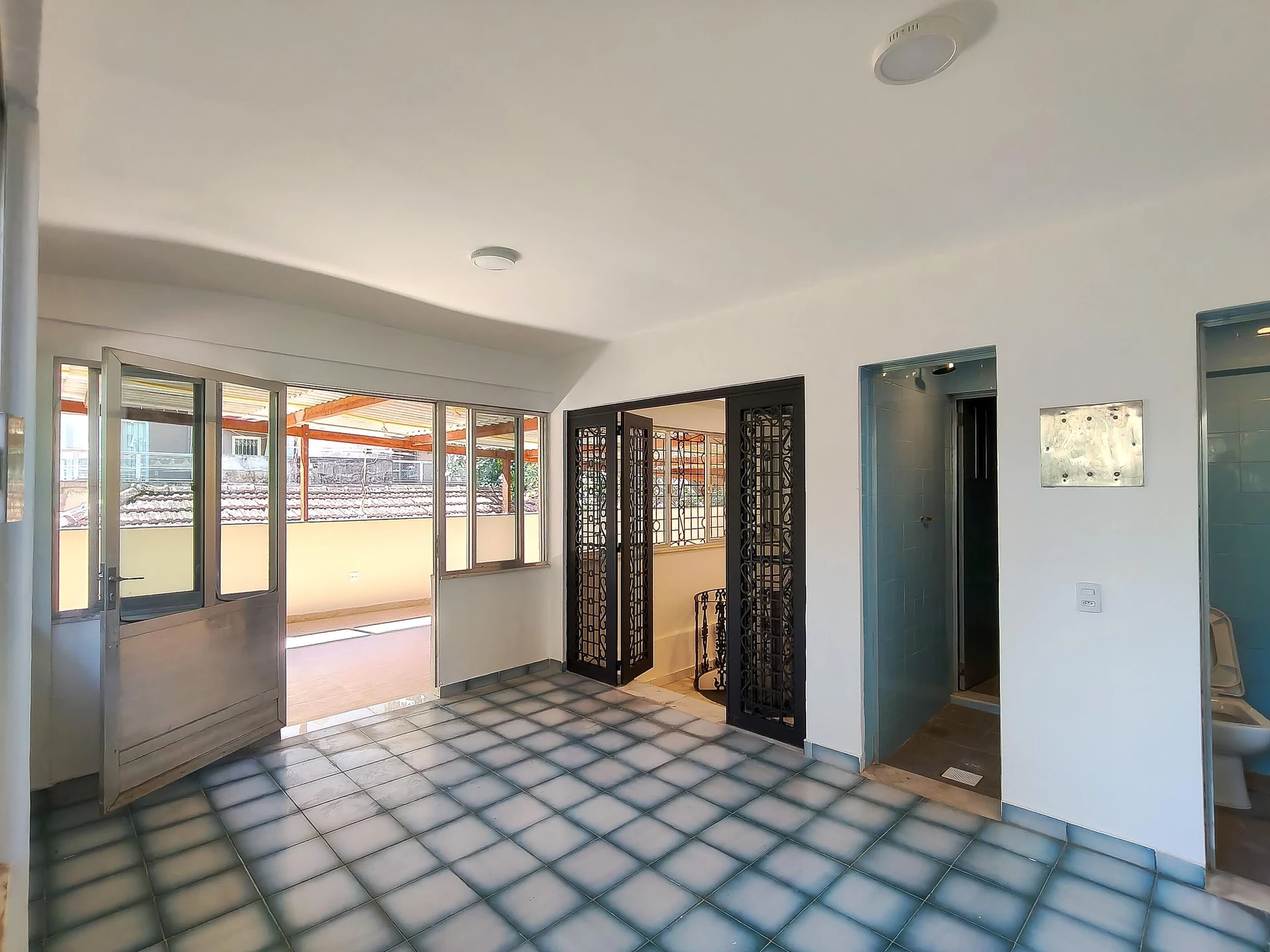 House for rent with 5 bedrooms and 8 bathrooms — photo 17