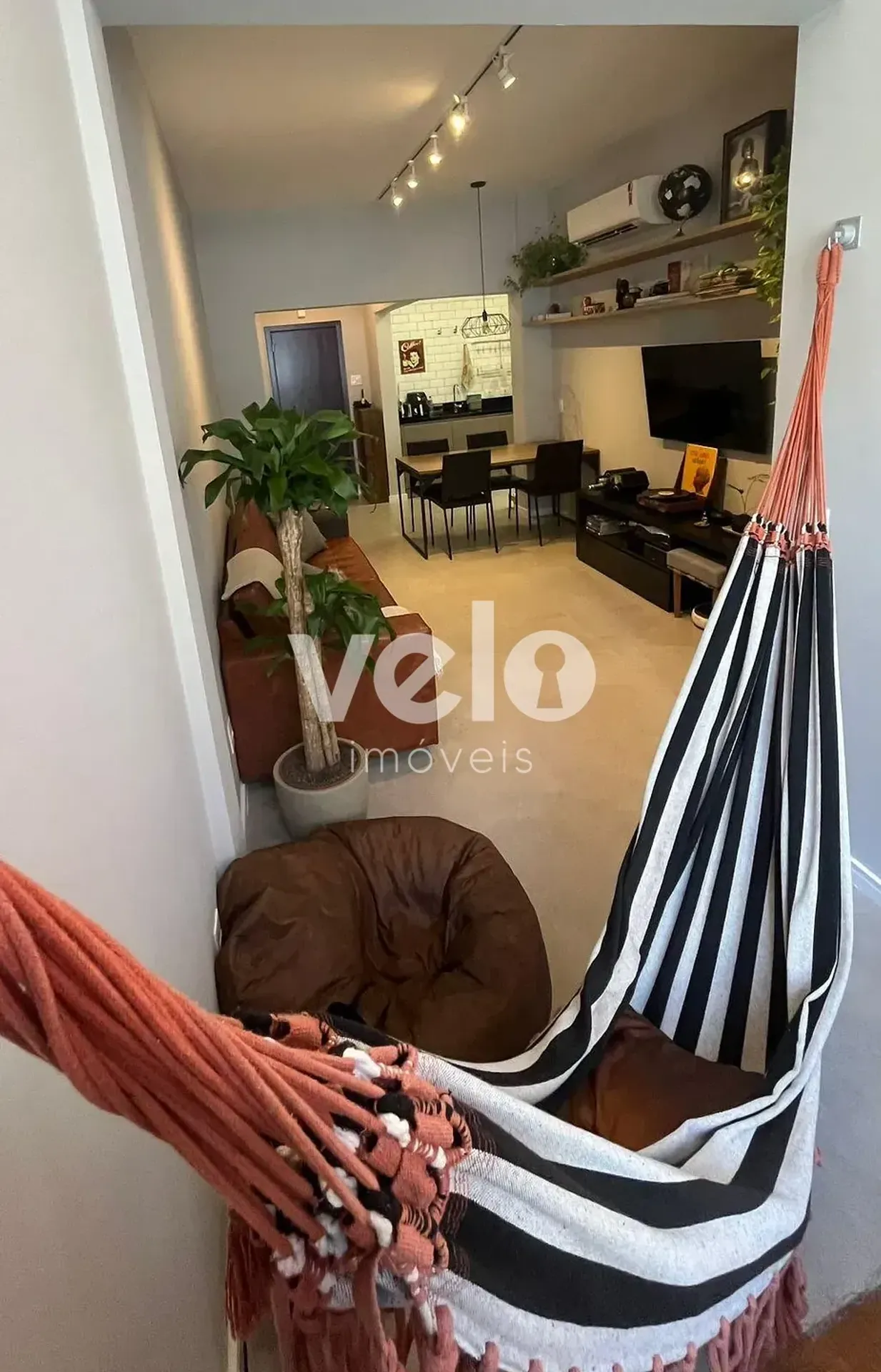 2-bedroom apartment with a mountain view — photo 7