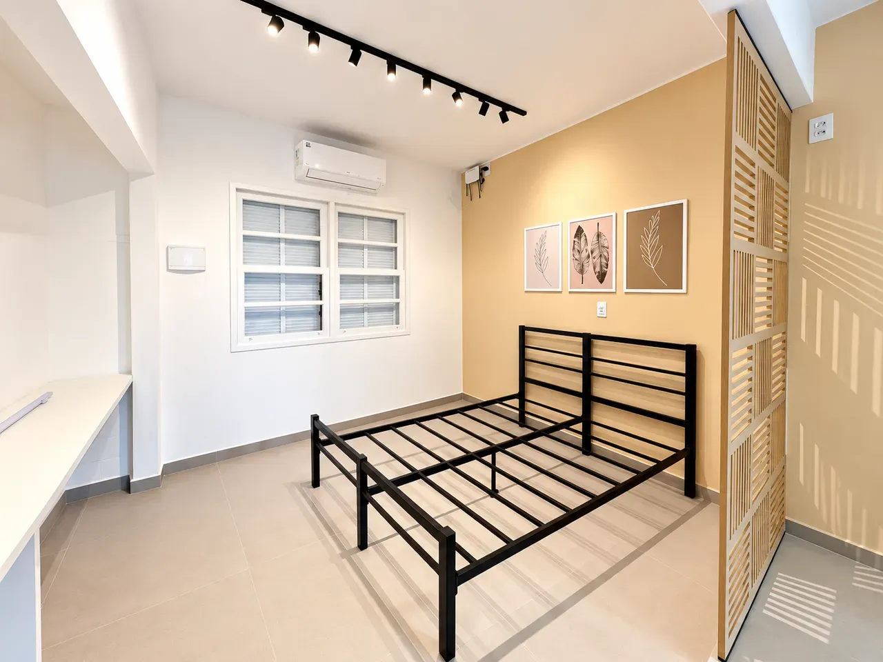 28 m² studio with a home office and a dryer — photo 9