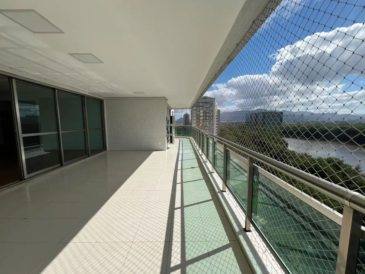 Unfurnished apartment with 4 bedrooms and 5 bathrooms — photo 4