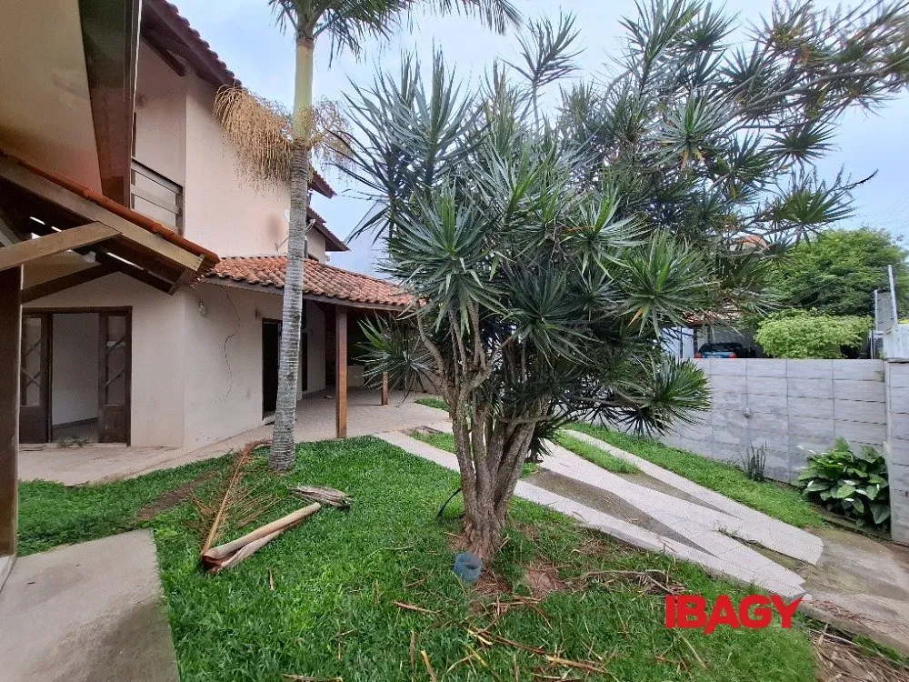 Casa de 4 dormitórios (1 suíte) com 182 m² e 2 vagas — photo 13