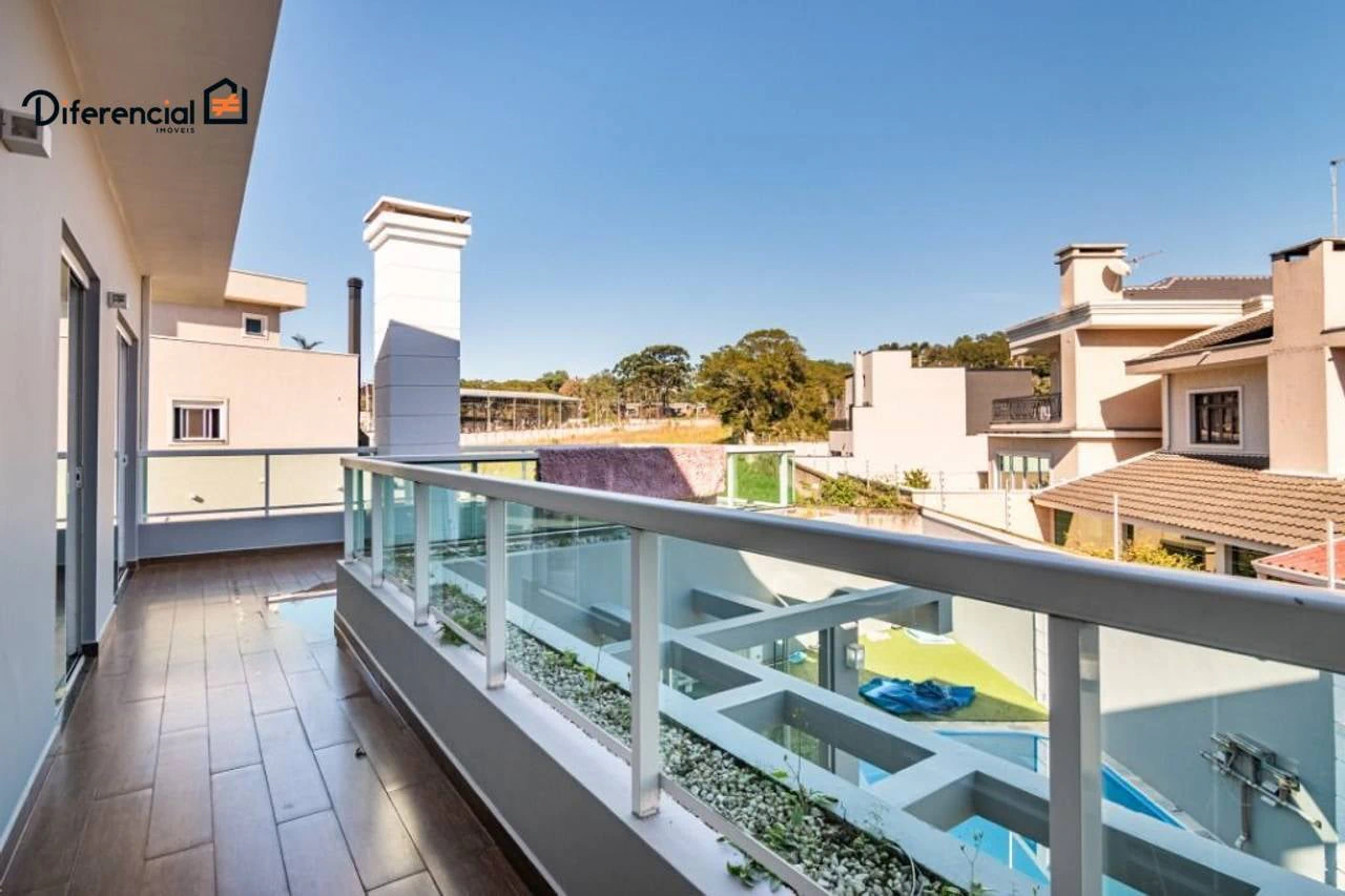 Floor-to-ceiling windows in a 2-bedroom house, 300 m² — photo 9