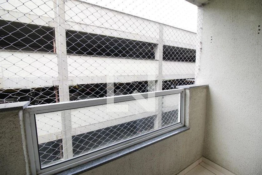2-bedroom apartment in a building with a pool — photo 14