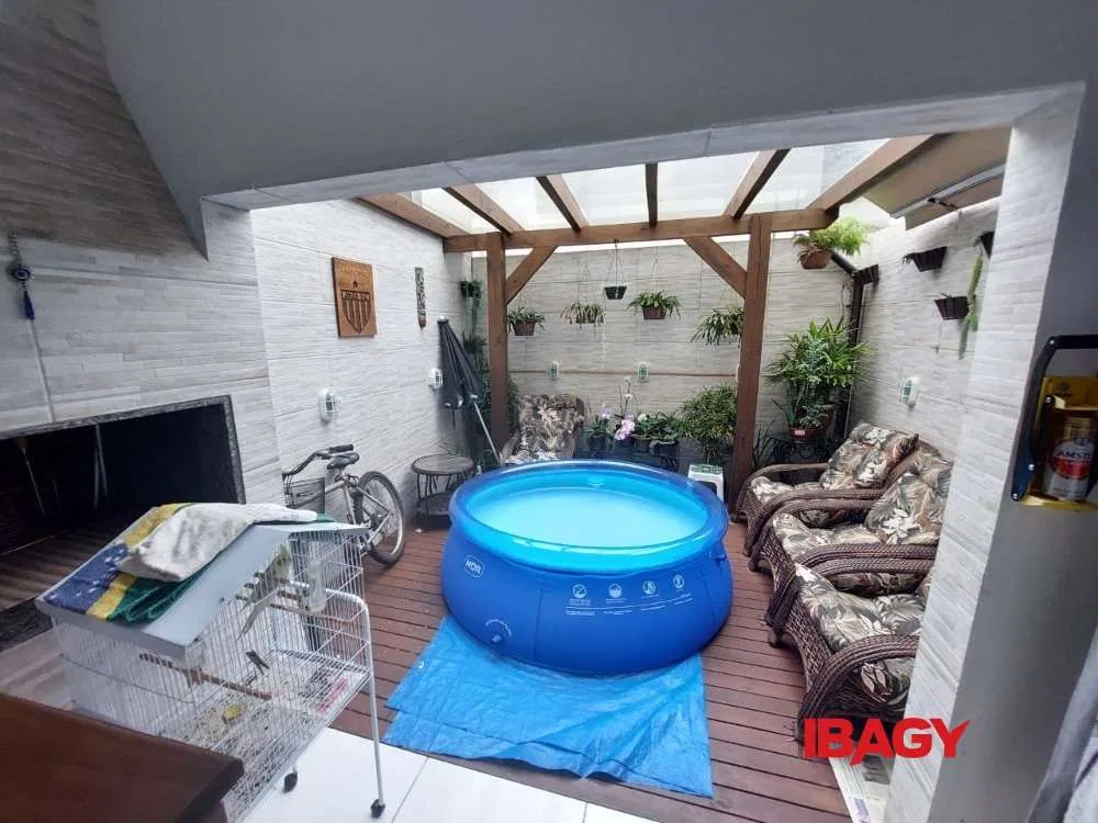 2-bedroom house with a washing machine — photo 15