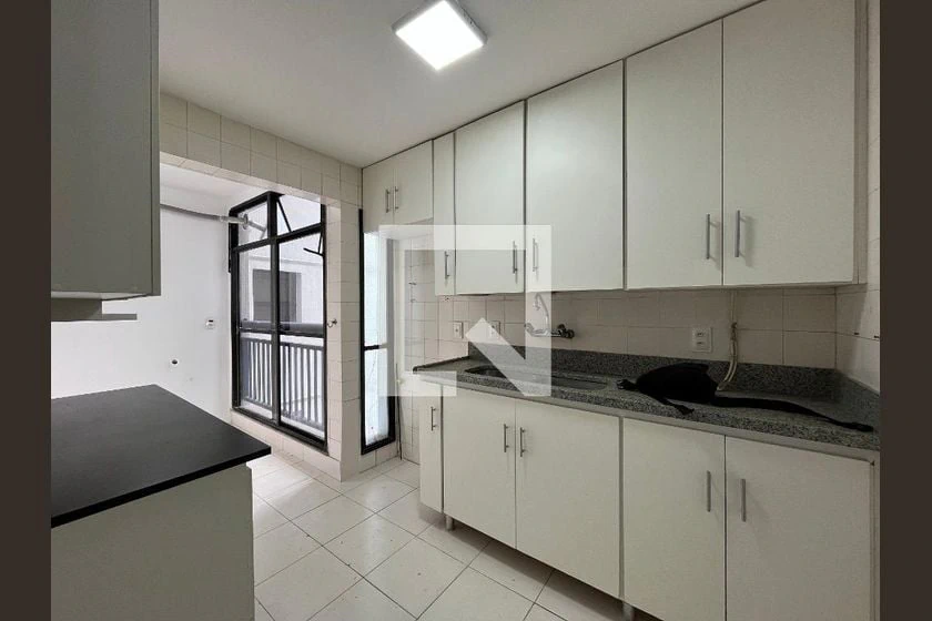 Glass-enclosed balcony in a 3-bedroom apartment, 103 m² — photo 30