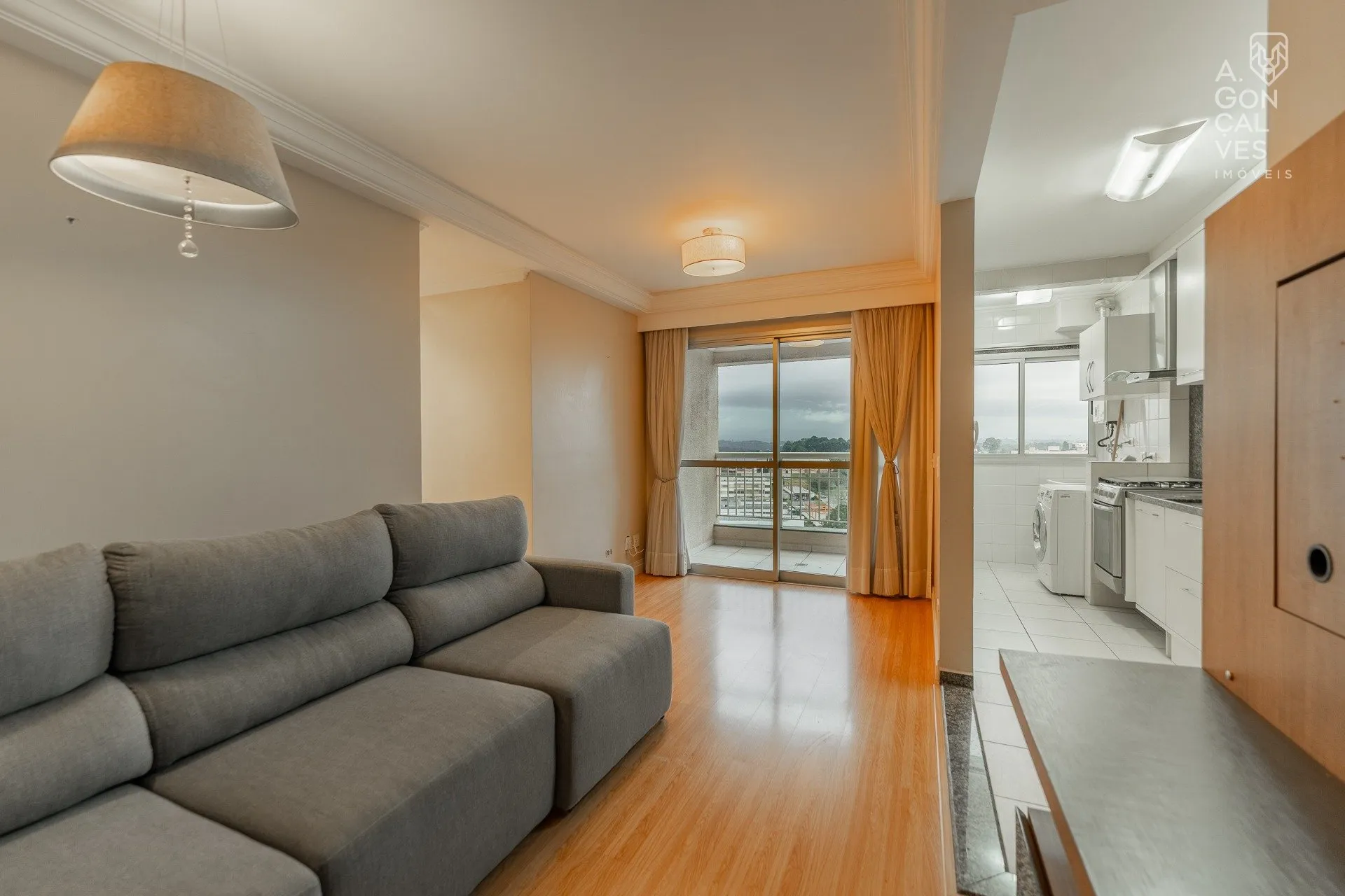 Furnished 3-bedroom apartment with private garden