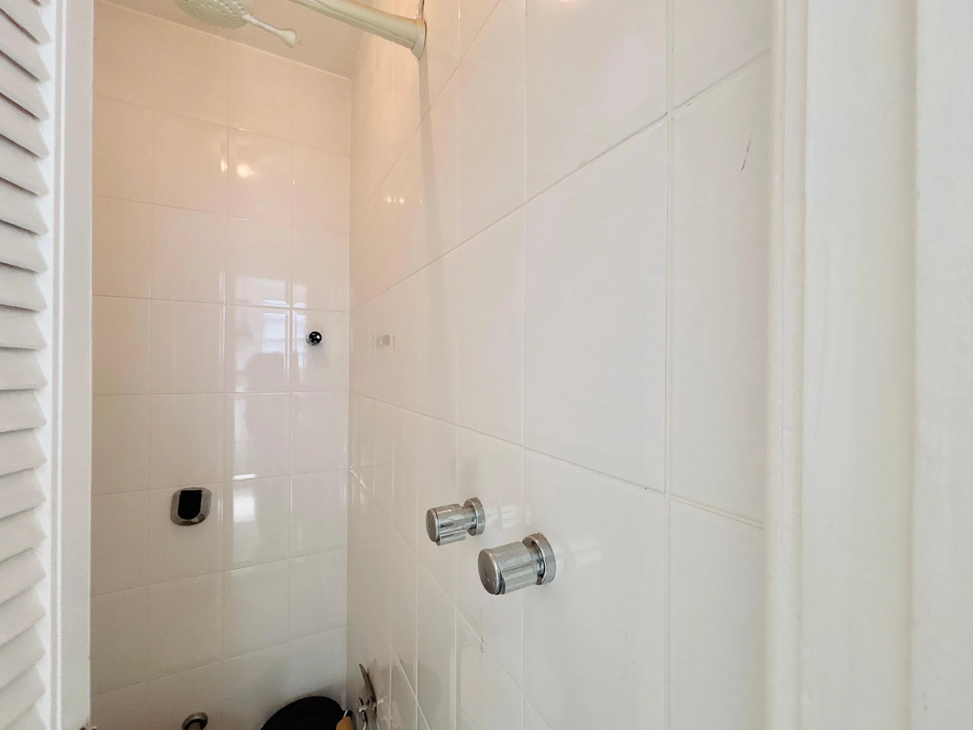 Furnished apartment with a glazed balcony and 3 bedrooms — photo 23