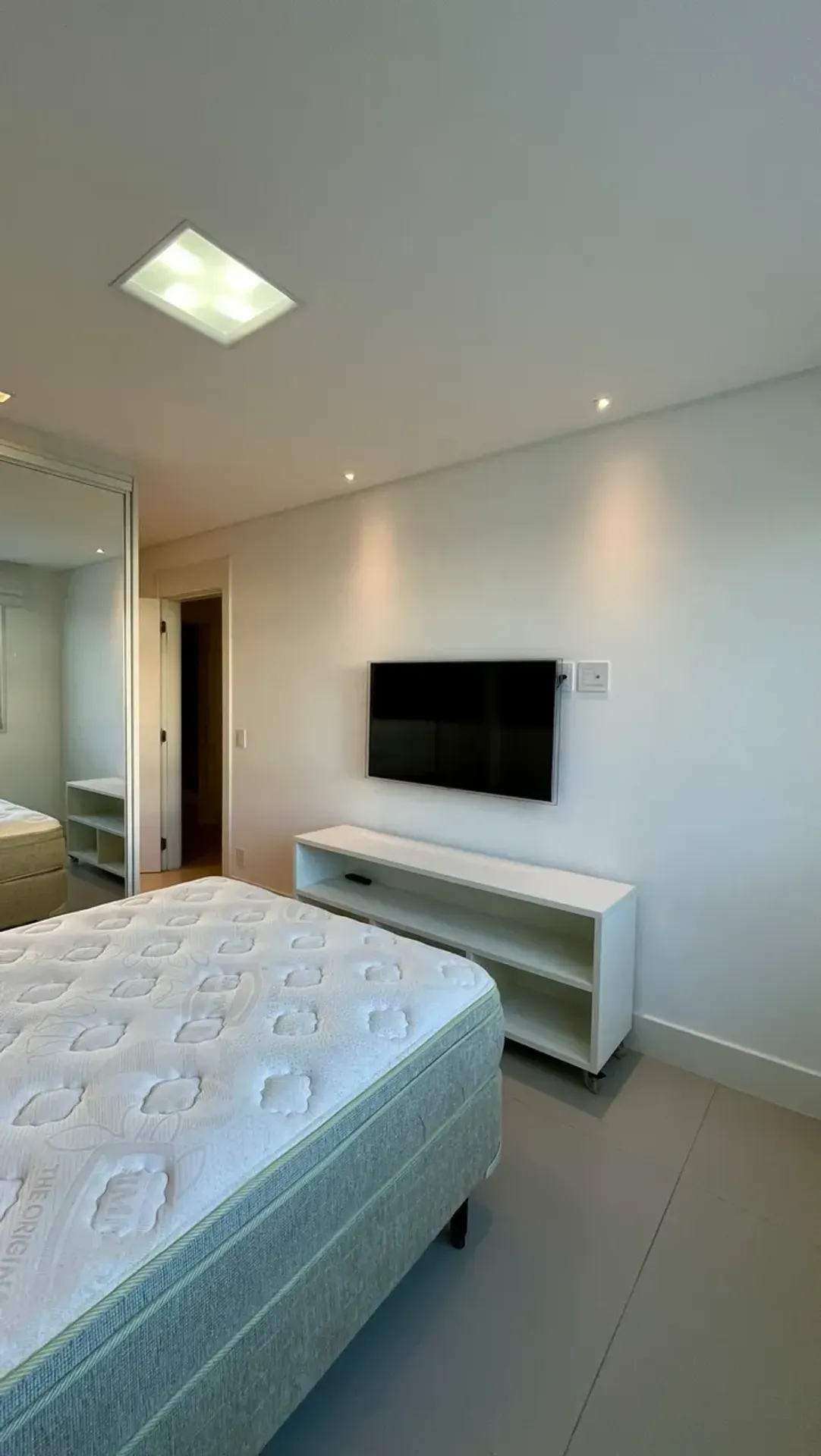 Furnished apartment with 3 en-suite suites — photo 30