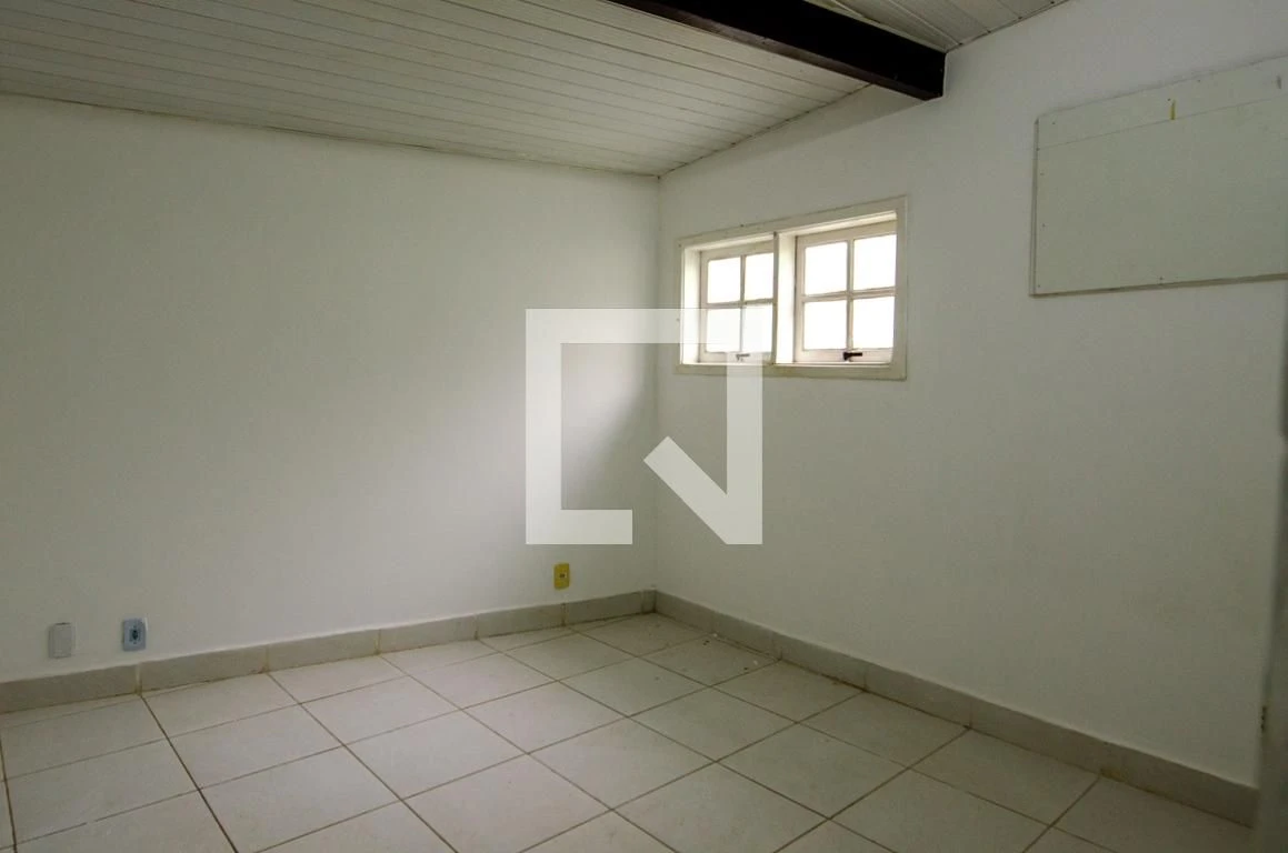 Unfurnished 1-bedroom apartment with a washing machine — photo 6