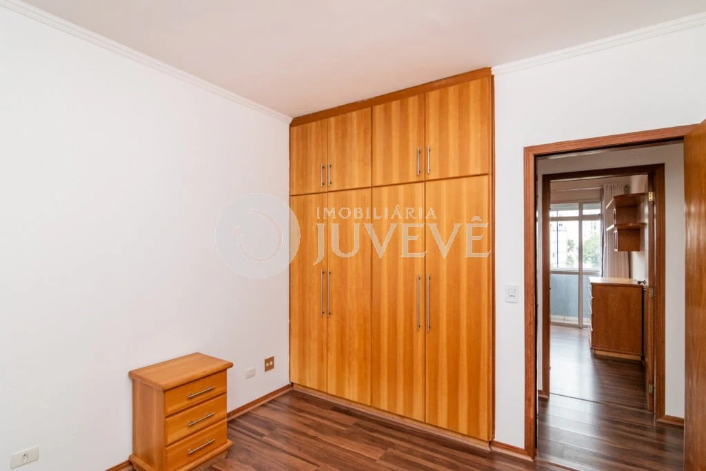 130 m² apartment with a walk-in closet and a bathtub — photo 20
