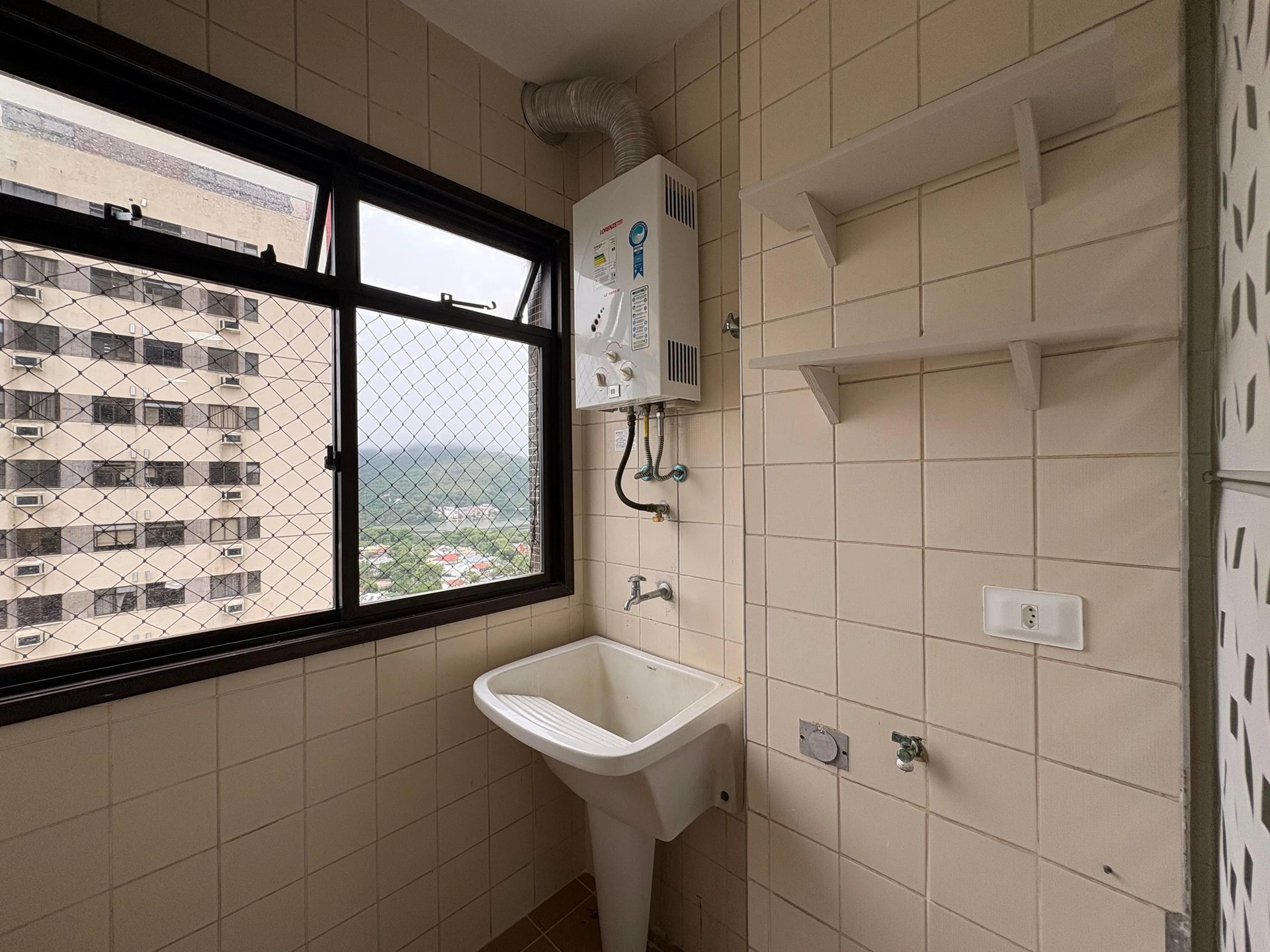 2-bedroom apartment with a glass-enclosed balcony — photo 12