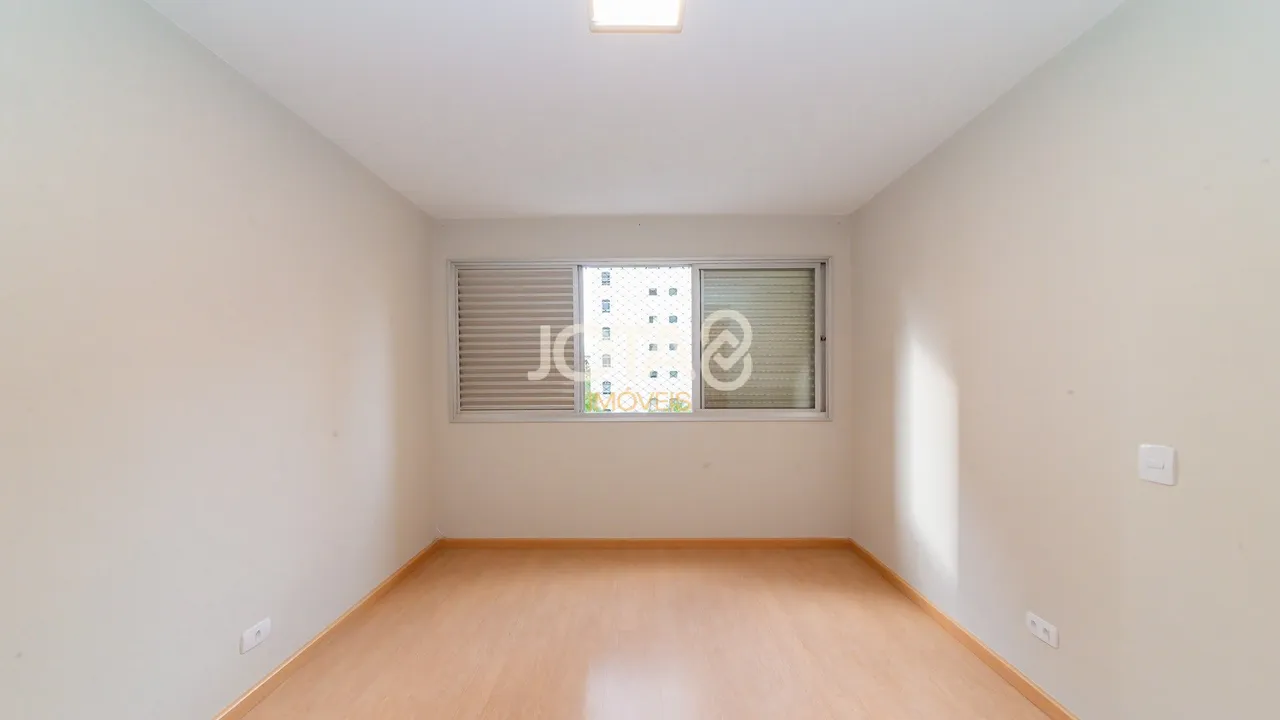 3-bedroom apartment with wood or laminate floors in Curitiba — photo 9