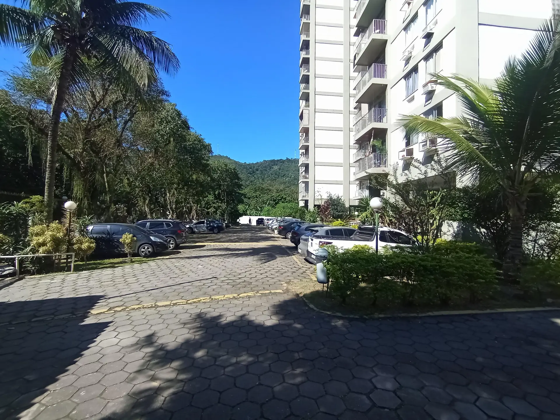 Furnished apartment with 2 bedrooms and a gas stove — photo 23