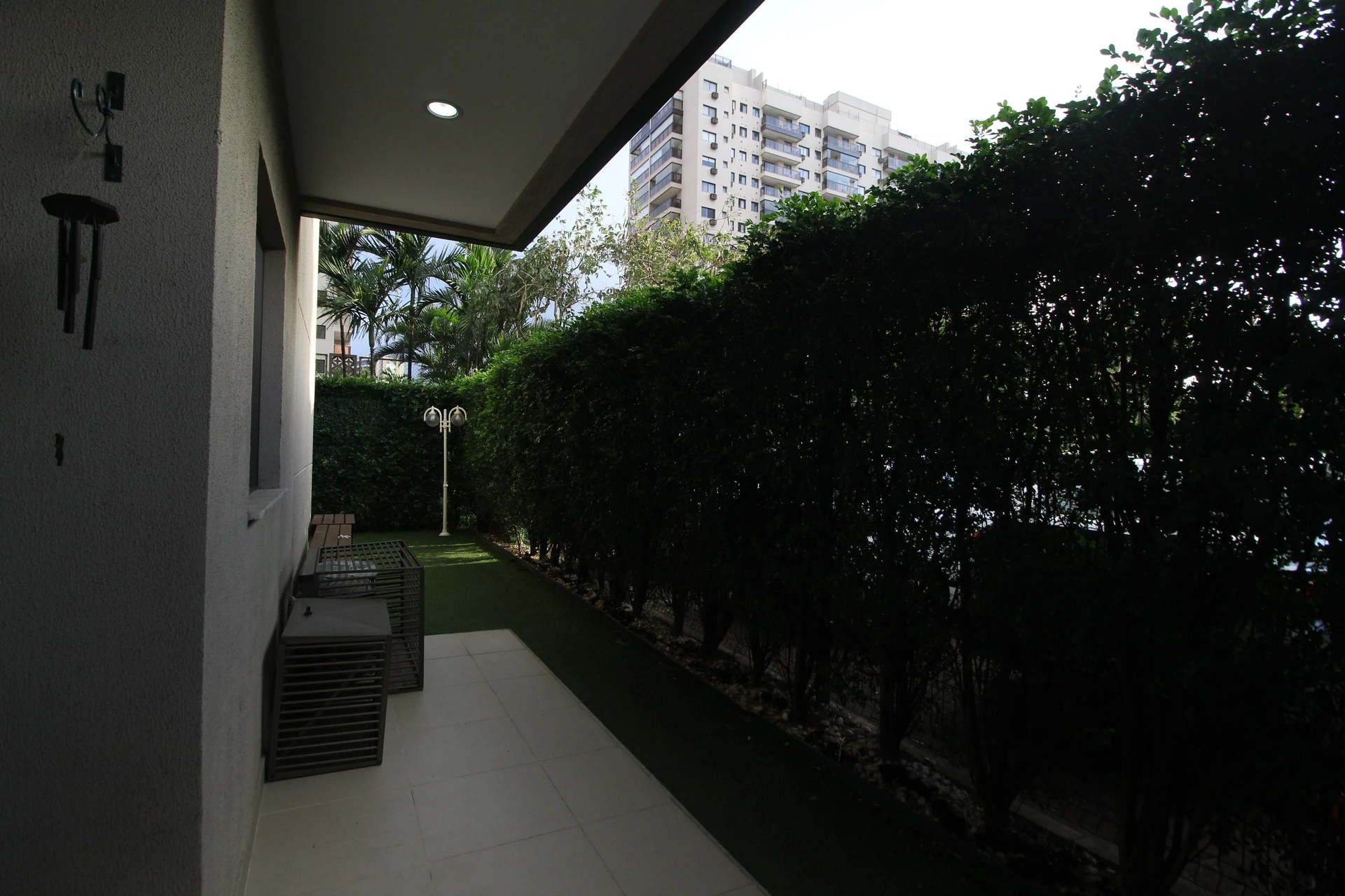 Walk-in closet in a 3-bedroom apartment, 120 m² — photo 17