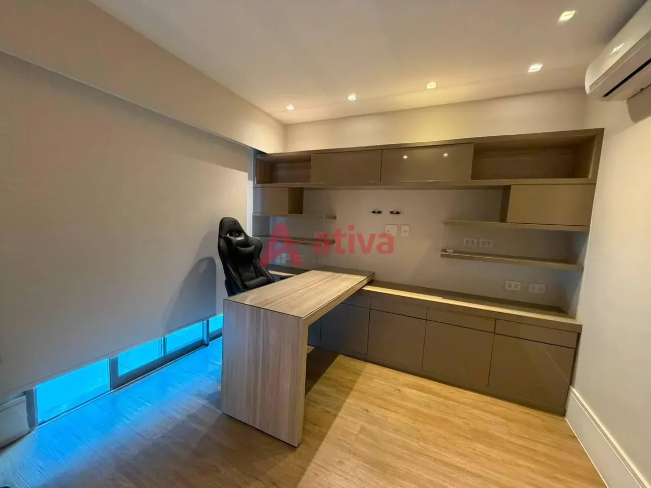 Furnished apartment with 4 bedrooms and an open-plan kitchen — photo 33